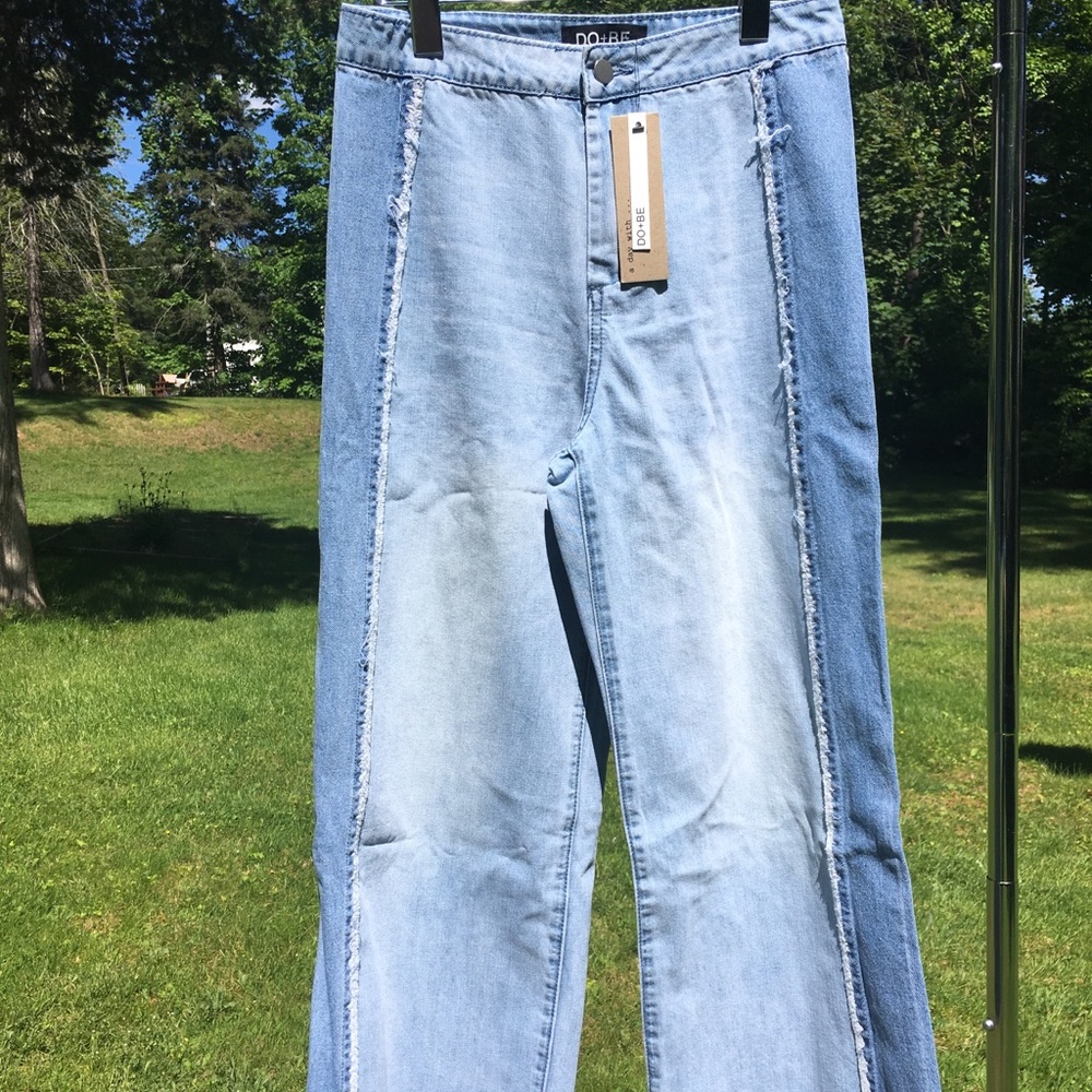 ☀️Wide Leg Frayed Trim Lightwash Jeans - Picture 6 of 8